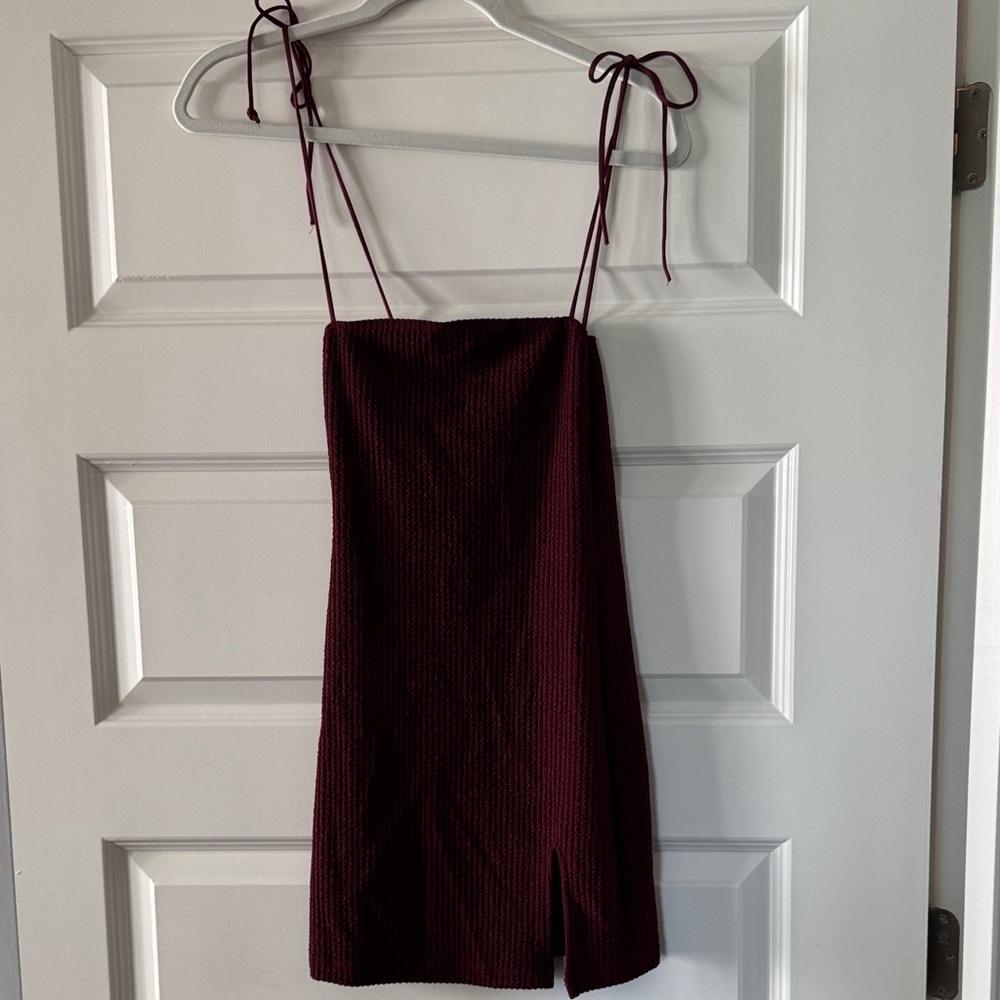 Elegant Burgundy Spaghetti Strap Dress